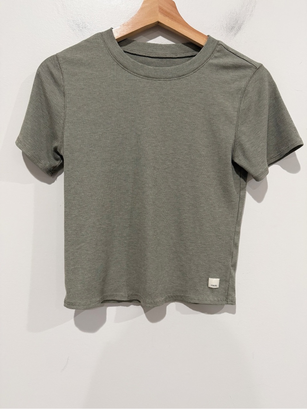 VUORI Pose Fitted Tee Sage Green Size Medium